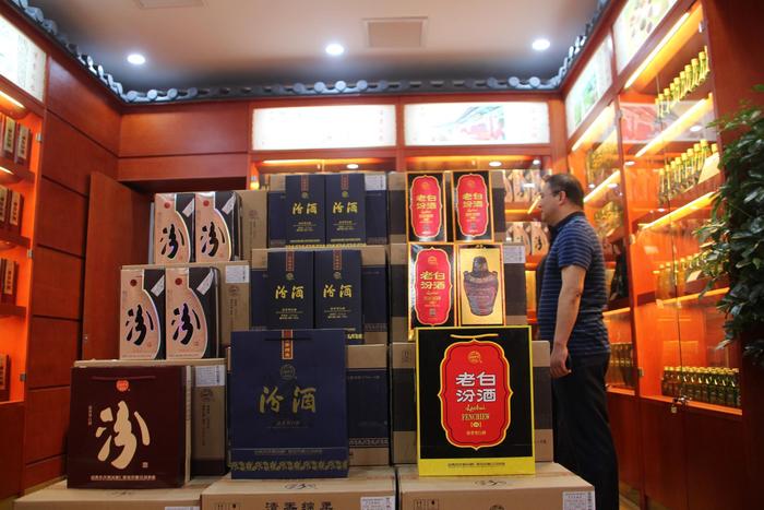 南陽汾酒竹葉青旗艦店盛大開業，開啟白酒零售新篇章